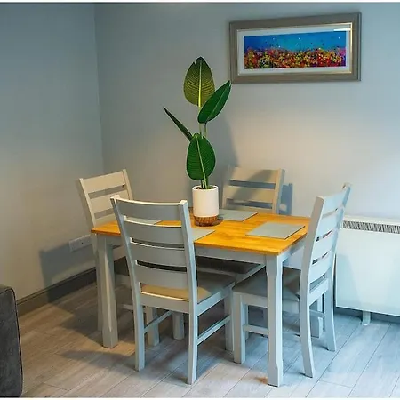 Apartment Chapel Place, Town Centre *