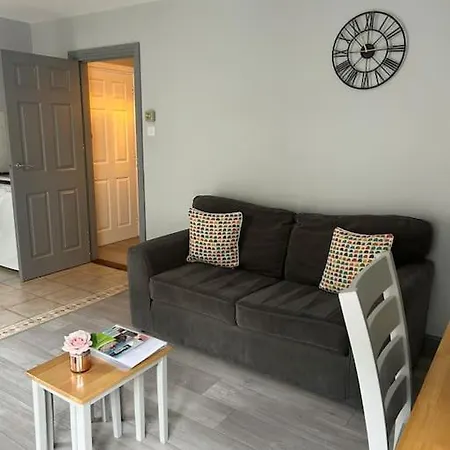 Chapel Place, Town Centre Apartment *