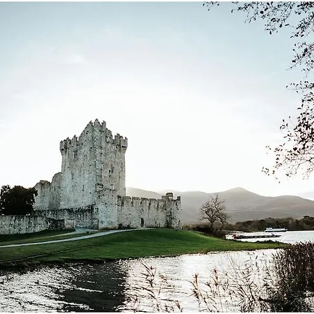 Chapel Place, Town Centre